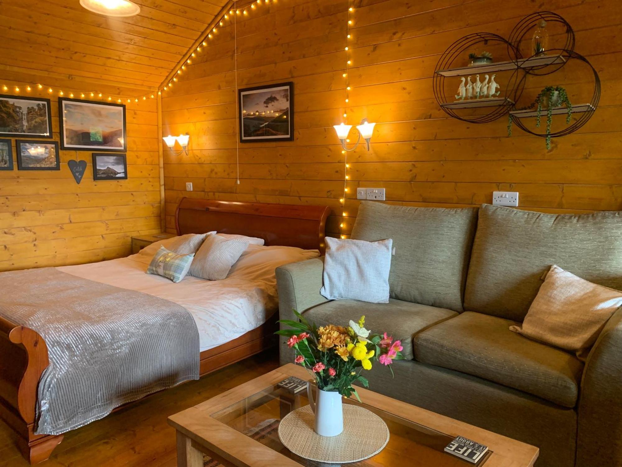 Cherry Cabin - Little Log Cabin In Wales Bettws Cedewain Eksteriør bilde