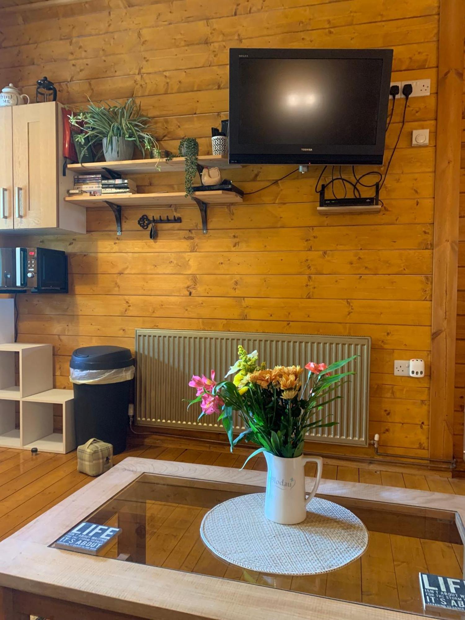 Cherry Cabin - Little Log Cabin In Wales Bettws Cedewain Eksteriør bilde