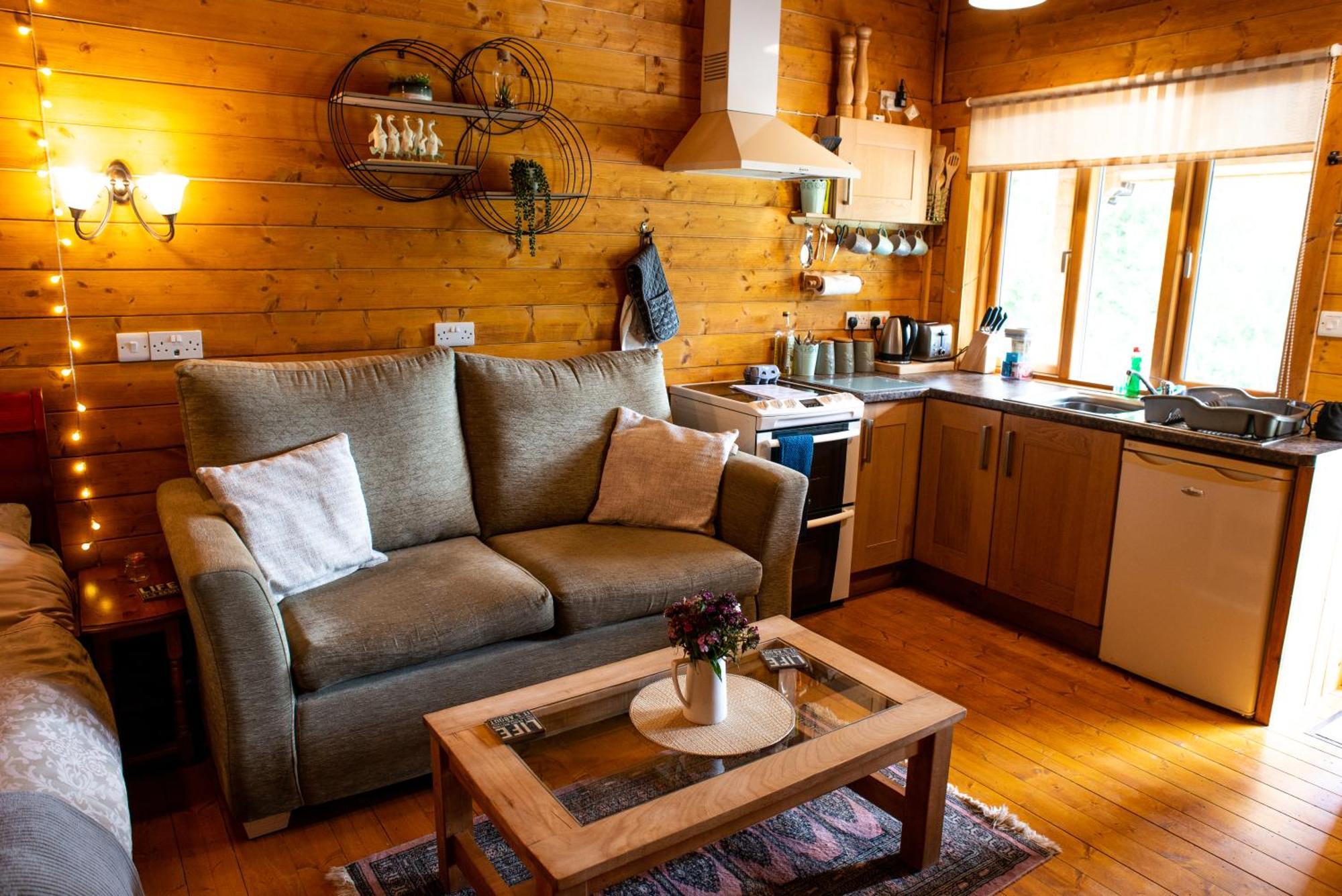 Cherry Cabin - Little Log Cabin In Wales Bettws Cedewain Eksteriør bilde