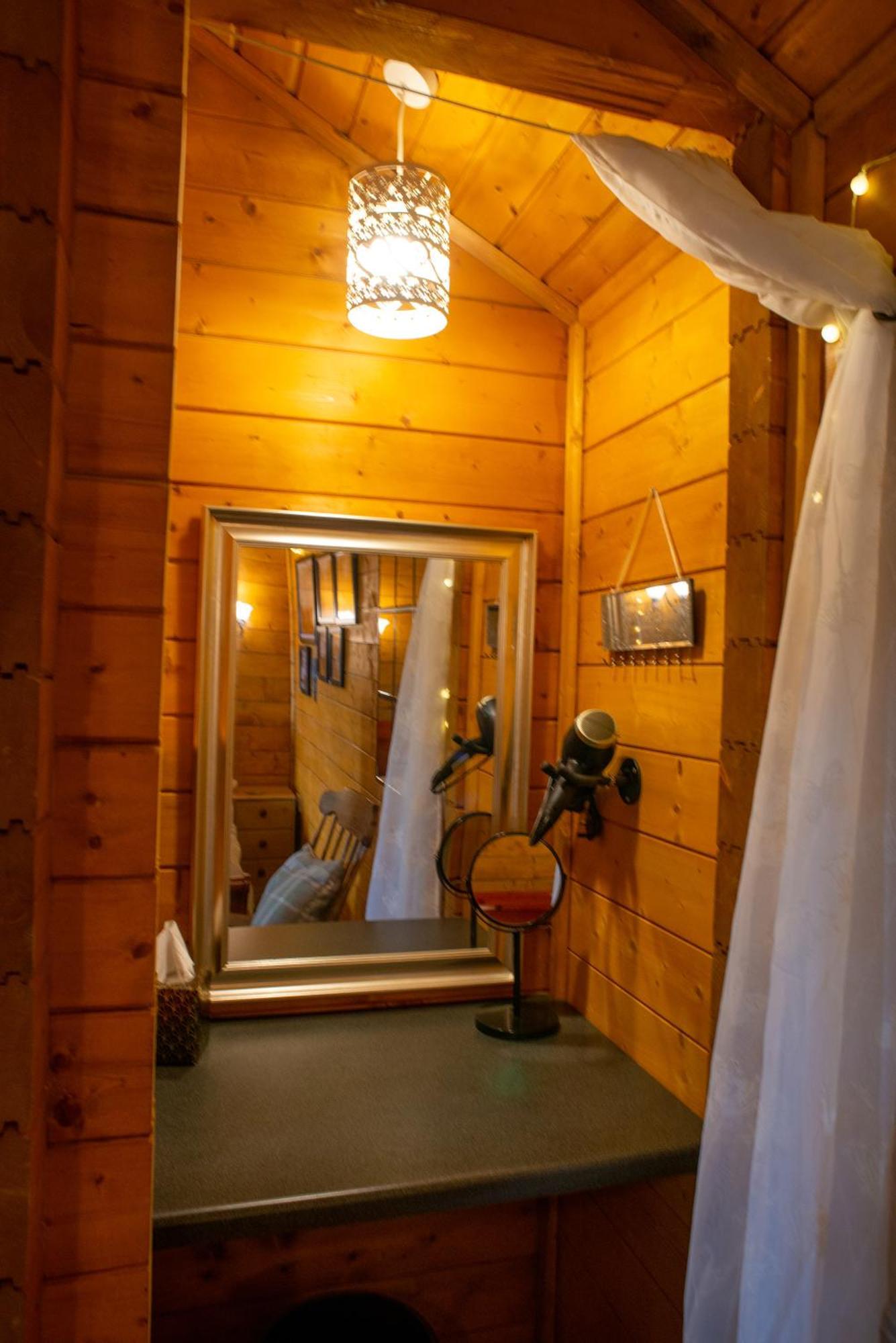 Cherry Cabin - Little Log Cabin In Wales Bettws Cedewain Eksteriør bilde